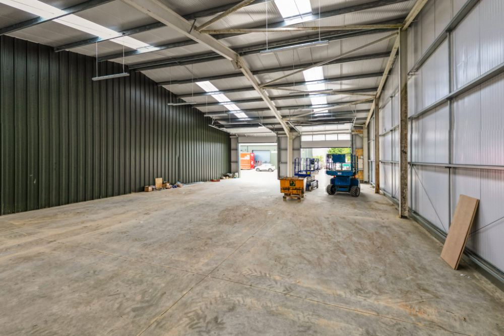 New Warehouse Industrial Unit Available Immediately Close to the A17