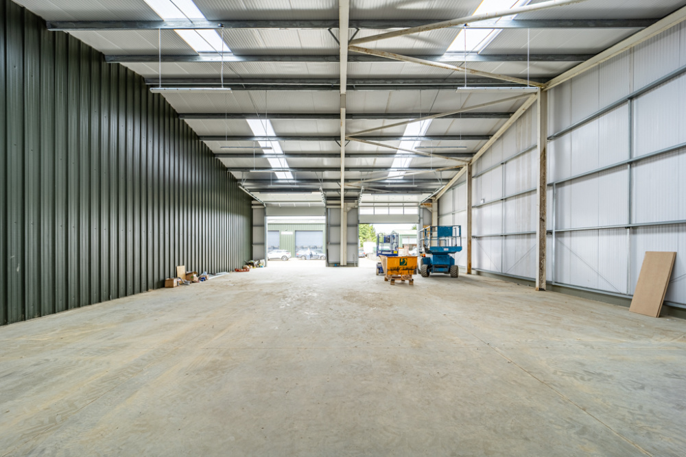 New Warehouse Industrial Unit Available Immediately Close to the A17