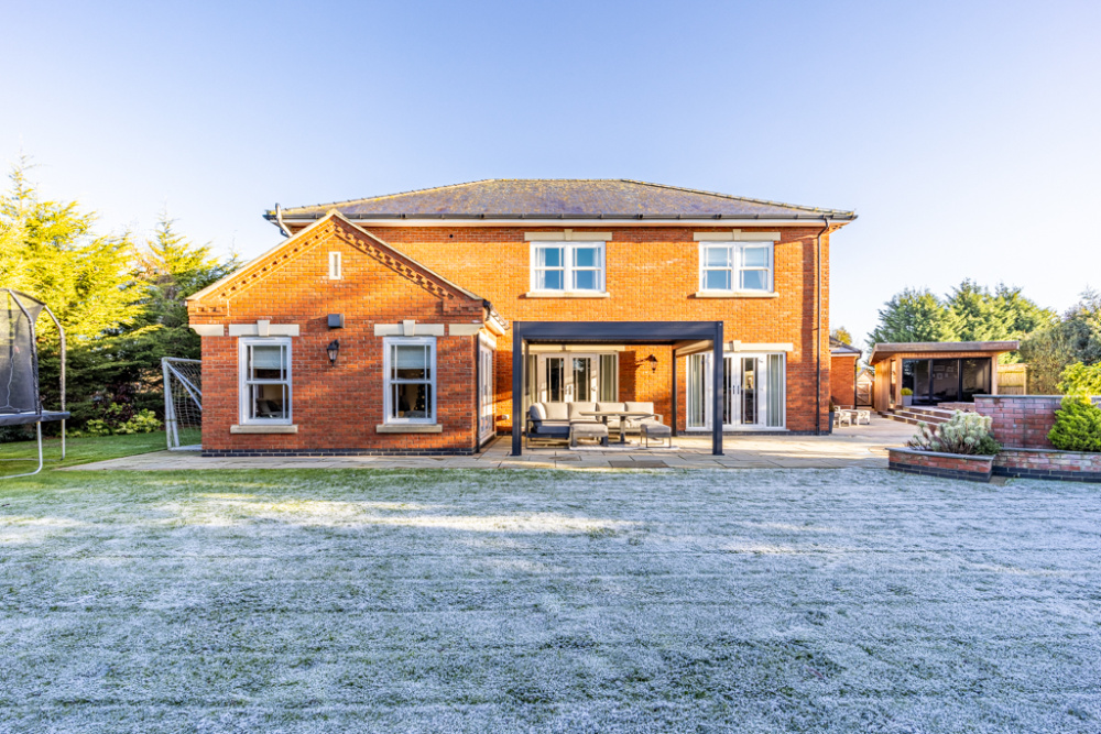 Superb Luxury Executive 5 Bedroomed House For Sale in Desirable