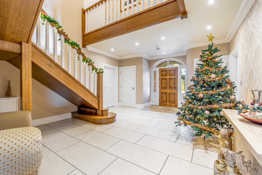 Superb Luxury Executive 5 Bedroomed House For Sale in Desirable