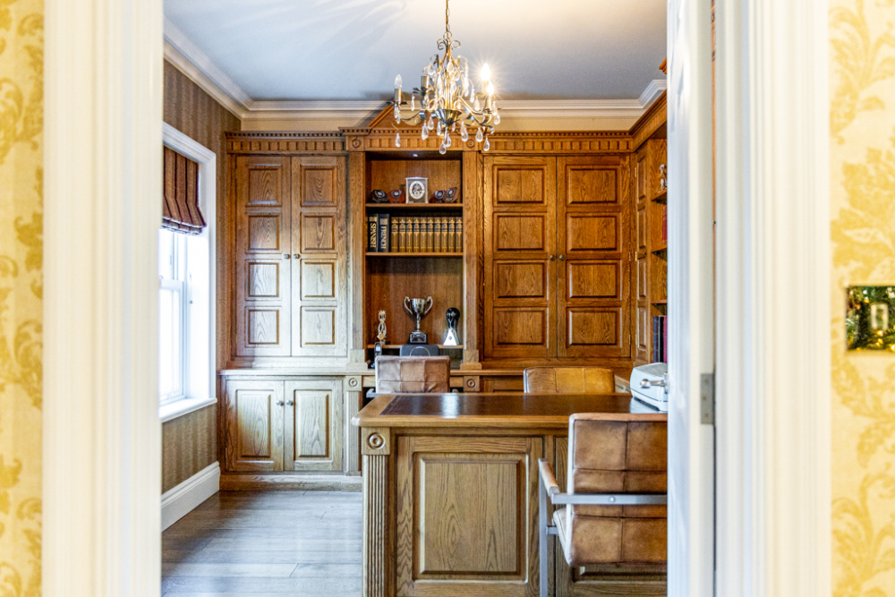 Superb Luxury Executive 5 Bedroomed House For Sale in Desirable