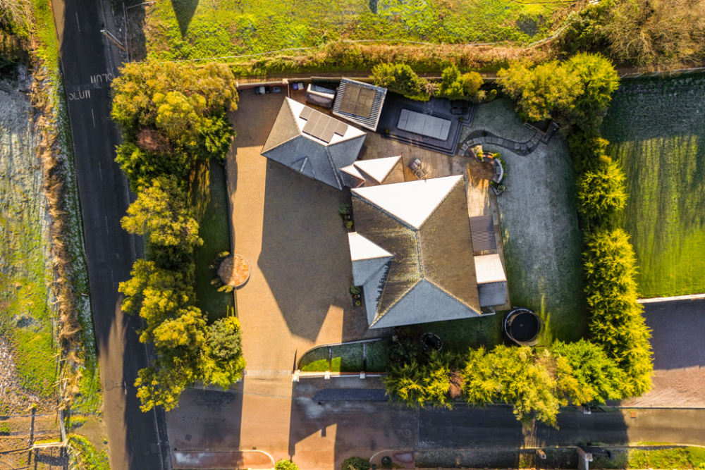 Superb Luxury Executive 5 Bedroomed House For Sale in Desirable