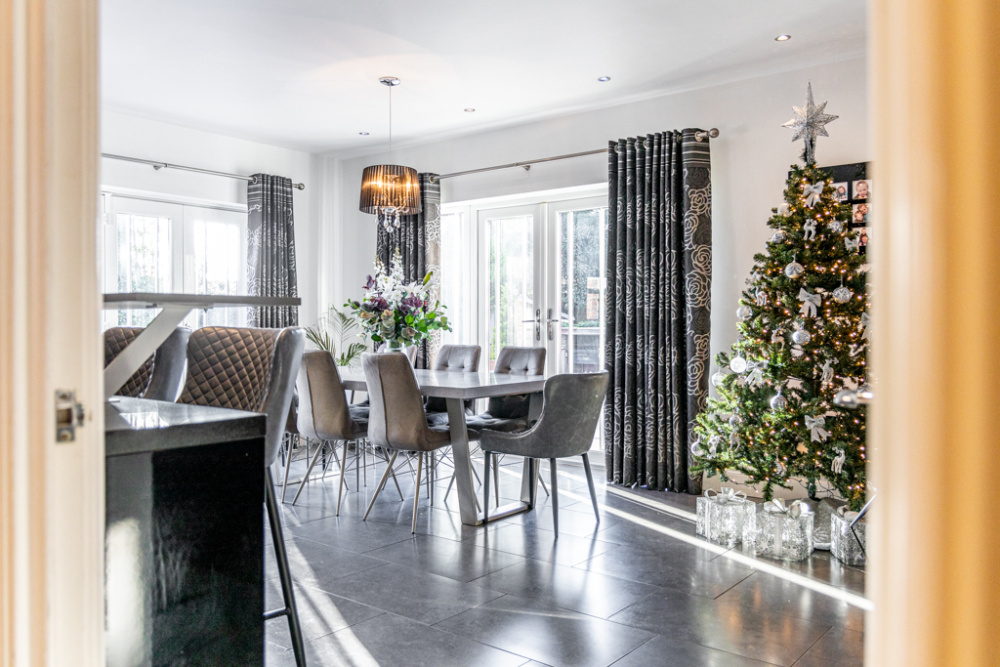 Superb Luxury Executive 5 Bedroomed House For Sale in Desirable