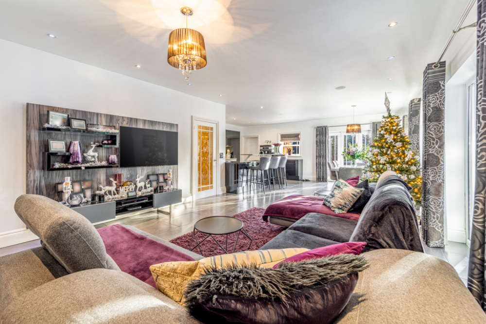 Superb Luxury Executive 5 Bedroomed House For Sale in Desirable