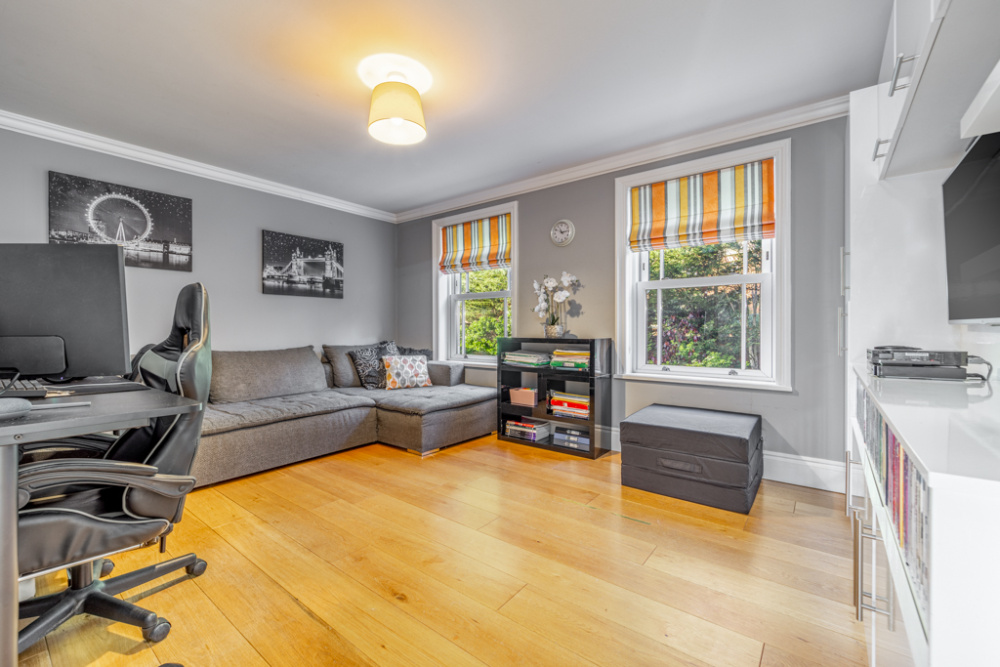 Superb Luxury Executive 5 Bedroomed House For Sale in Desirable