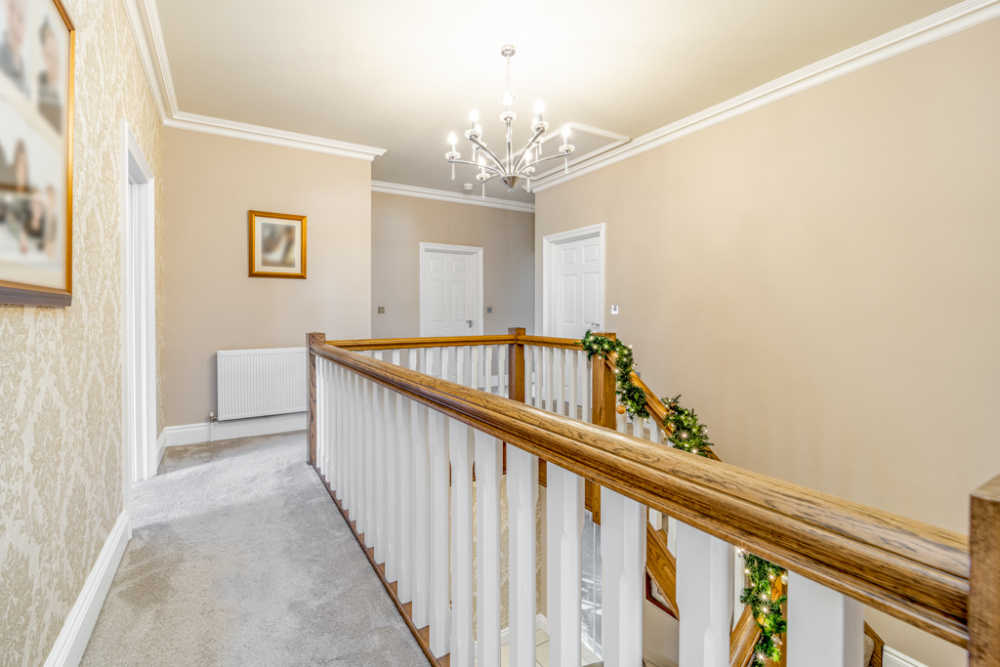 Superb Luxury Executive 5 Bedroomed House For Sale in Desirable