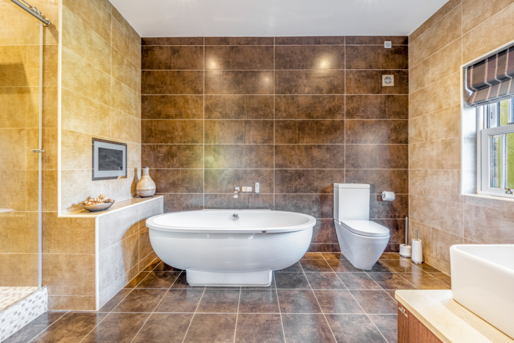 Superb Luxury Executive 5 Bedroomed House For Sale in Desirable